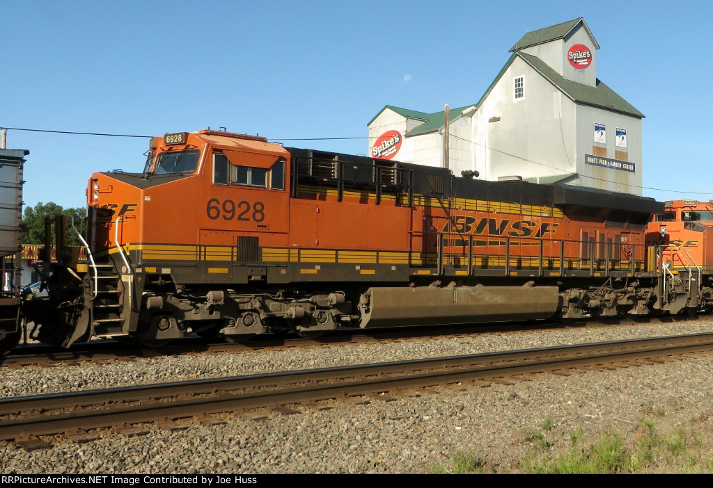 BNSF 6928